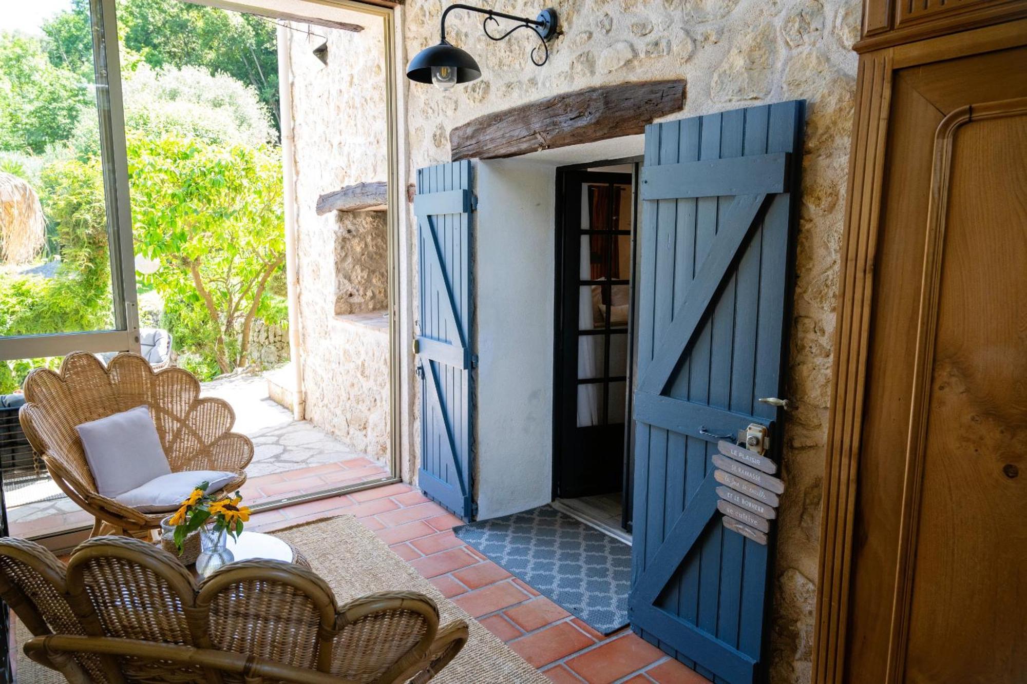 Апартаменты Domaine Les Deux Roches Le Bar-sur-Loup Номер фото