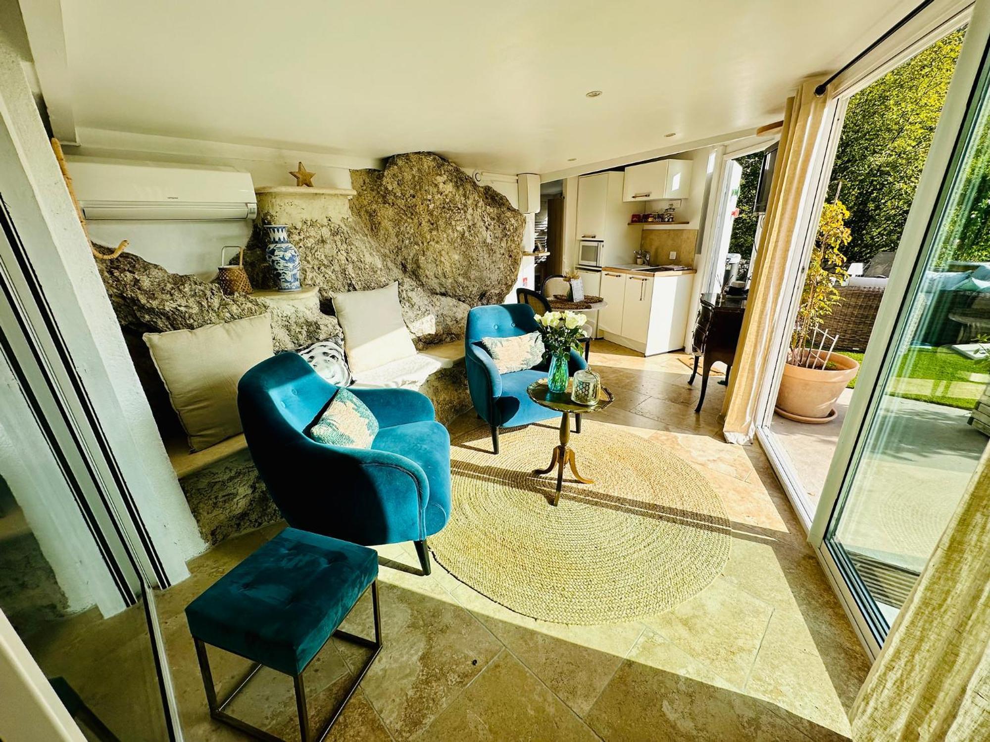 Апартаменты Domaine Les Deux Roches Le Bar-sur-Loup Экстерьер фото